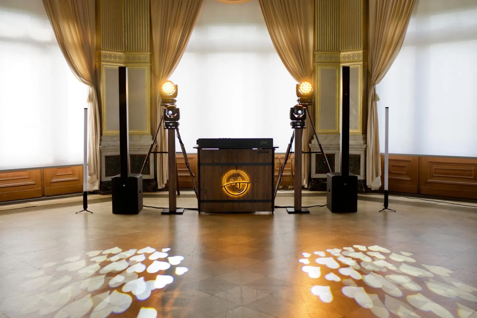 Kronensaal im Schloss Albrechtsberg mit DJ Equipment von DJ Sascha Juranek