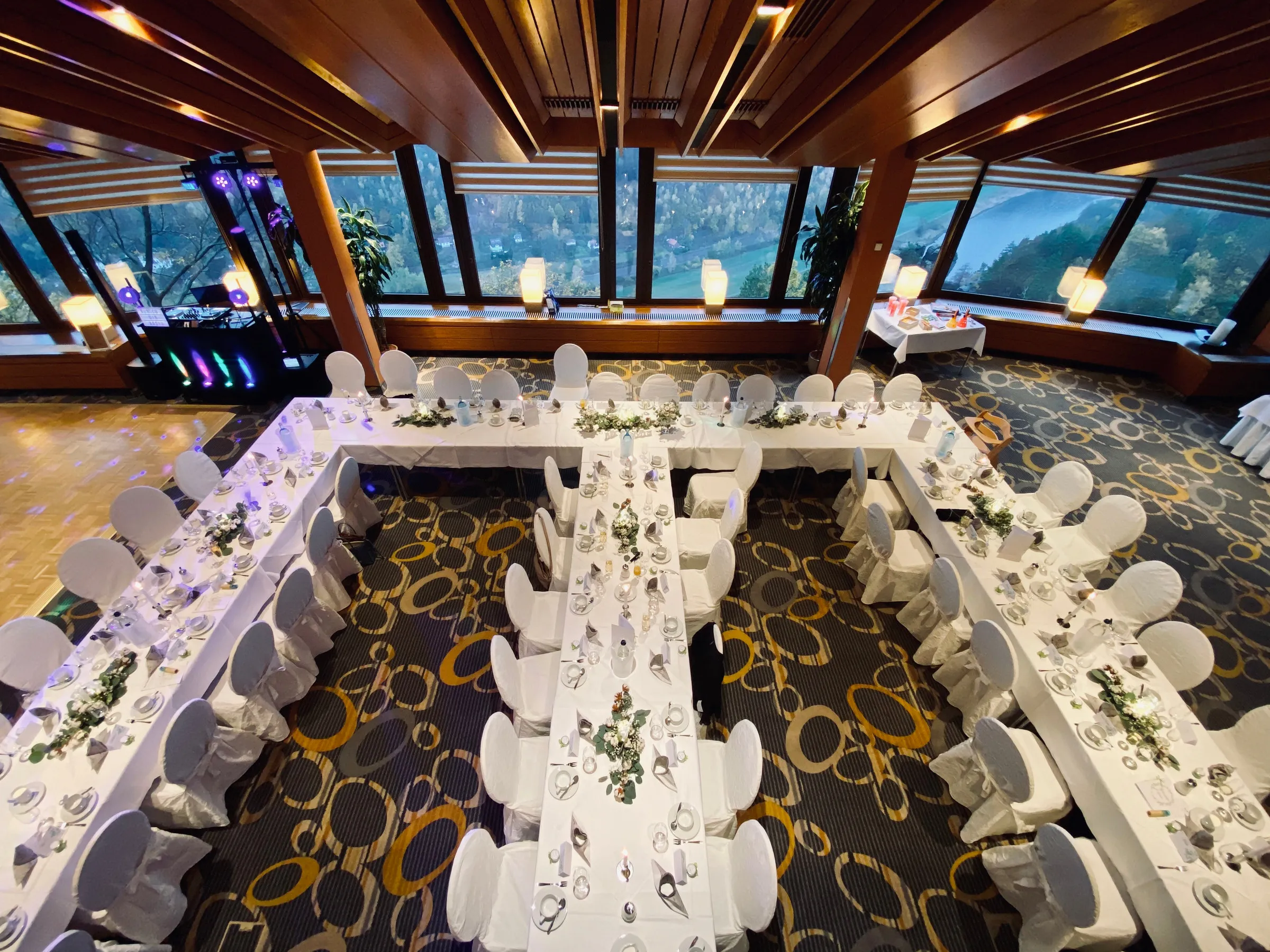 Hochzeitssaal im Panoramarestaurant Bastei mit Fensterfront
