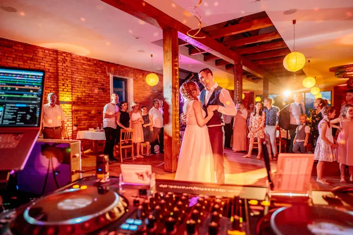 Lieder für Hochzeitstanz: Die schönsten Songs für Euren Hochzeitstanz in 2026